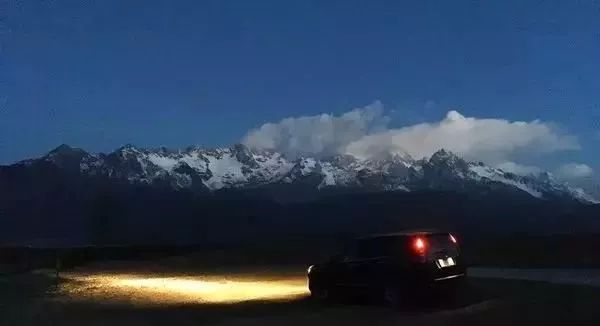 咫尺之遥,鬼斧神工天造物—丽江之晨玉龙雪山日出