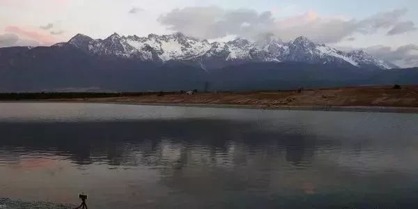 咫尺之遥,鬼斧神工天造物—丽江之晨玉龙雪山日出