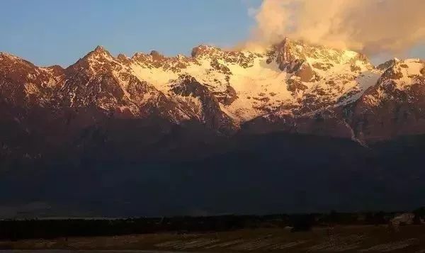 咫尺之遥,鬼斧神工天造物—丽江之晨玉龙雪山日出