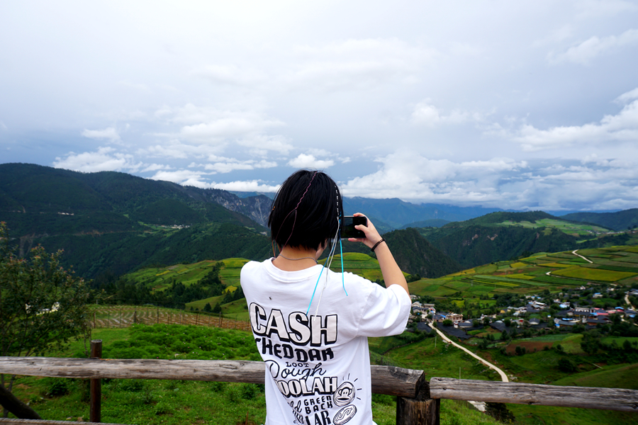 彝族村寨观景台03 900.jpg